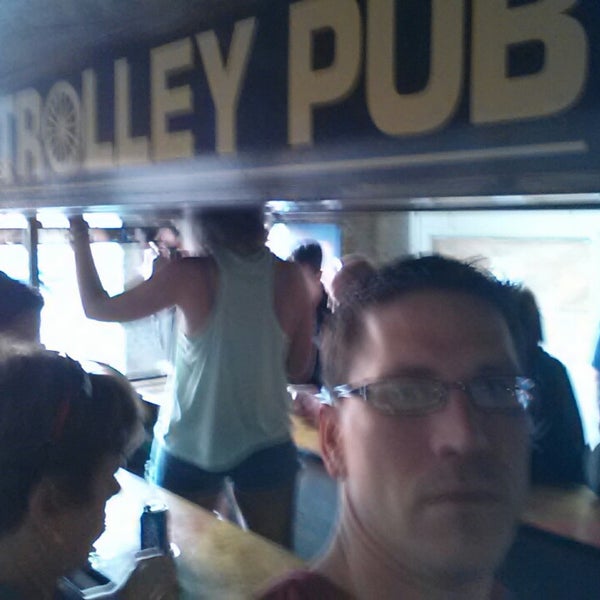5/9/2013 tarihinde Jeff W.ziyaretçi tarafından Trolley Pub'de çekilen fotoğraf