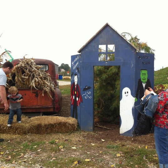 Photo taken at Eckert&#39;s Millstadt Fun Farm by Dane K. on 10/13/2012