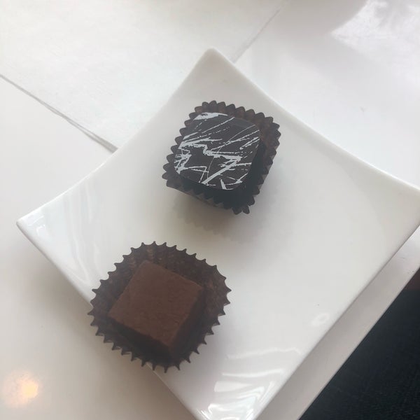 4/17/2018에 Svitlana U.님이 Socola Chocolatier + Barista에서 찍은 사진