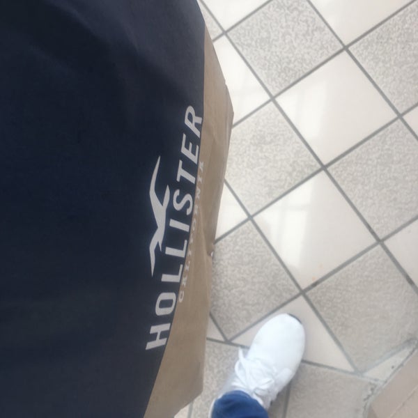 hollister carolina place mall
