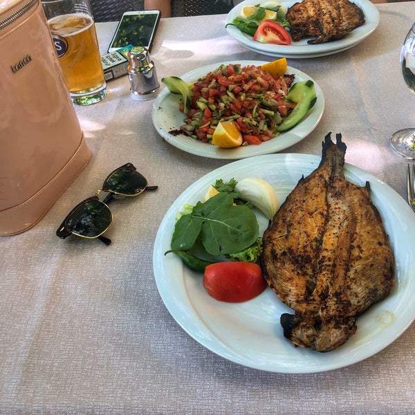 Foto scattata a Mavi Göl Restaurant da Ş.Hazal S. il 8/13/2019