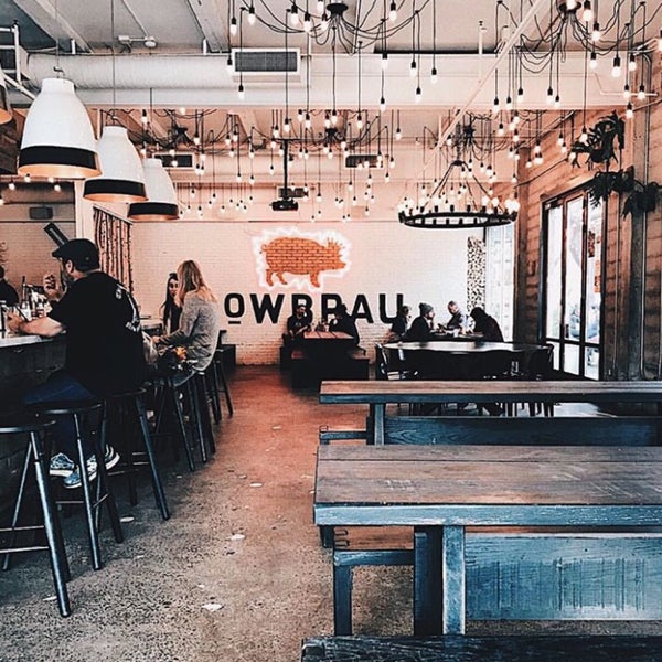 Fancy Chandeliers, scrubbed wooden tables, glowing gray walls and lovely patio for warm days make LowBrau a really cool spots for brunch in SacTo. Some vegan sausages options & rare beer list !