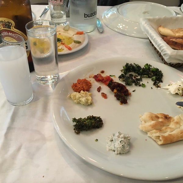 Foto tirada no(a) Antakya Restaurant por Tuğce T. em 5/25/2016