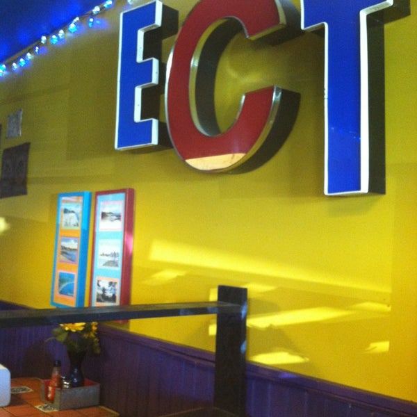 6/23/2013 tarihinde mike g.ziyaretçi tarafından East Coast Taco'de çekilen fotoğraf