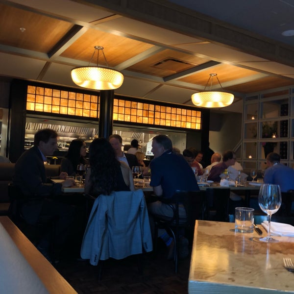 Das Foto wurde bei Q Restaurant &amp; Bar von Kara S. am 6/19/2019 aufgenommen