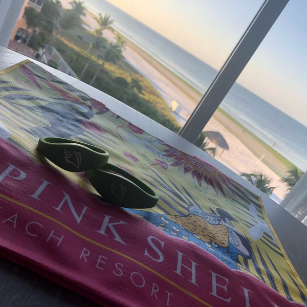 Das Foto wurde bei Pink Shell Beach Resort and Marina von Kara S. am 11/11/2018 aufgenommen