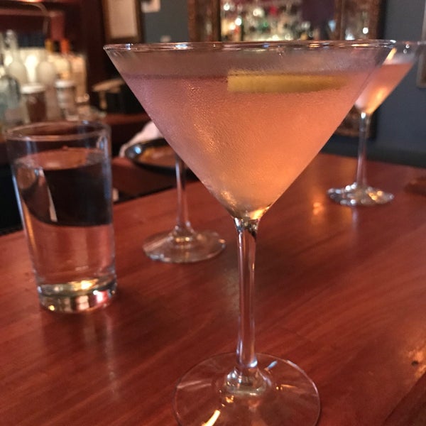 Foto diambil di Marty&#39;s Martini Bar oleh Chris P. pada 7/22/2018