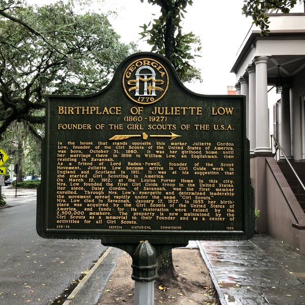 Photo taken at Juliette Gordon Low Birthplace, National Historic Landmark by Chris P. on 12/20/2018