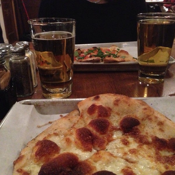 Photo prise au Haven Pizzeria par Gloria S. le3/5/2014