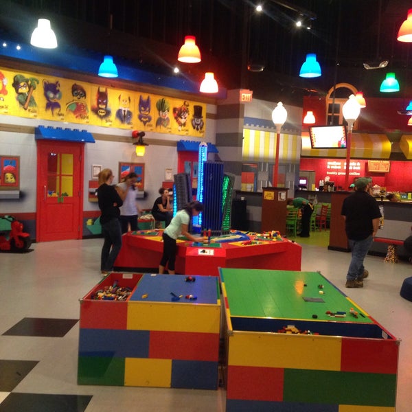 Photo taken at LEGOLAND Discovery Centre Toronto by Jevan P. on 8/10/2017