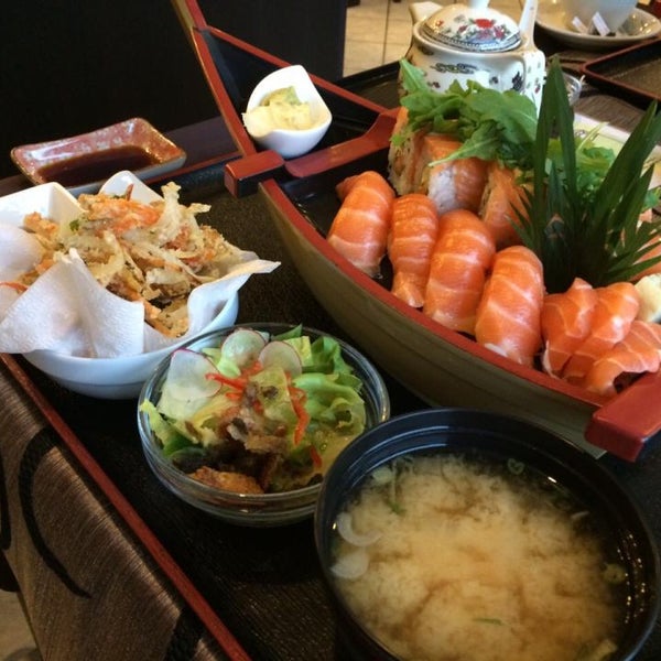 รูปภาพถ่ายที่ Tokyo Japanese Restaurant โดย Adina C. เมื่อ 6/24/2015