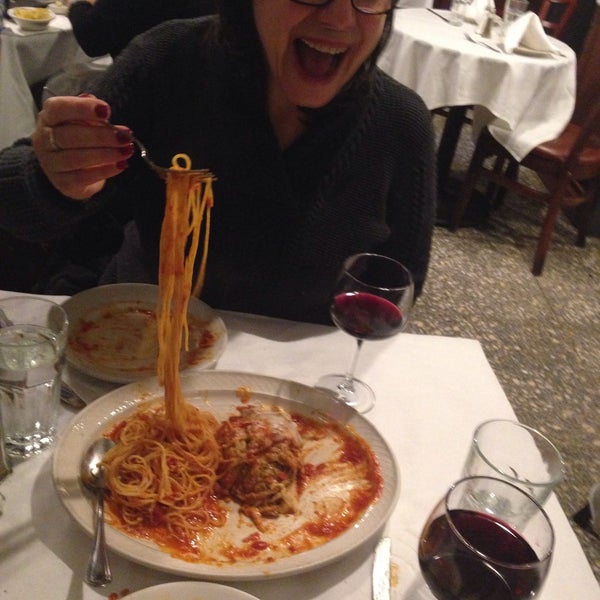 2/1/2015에 Jennifer T.님이 Gino&#39;s Restaurant에서 찍은 사진