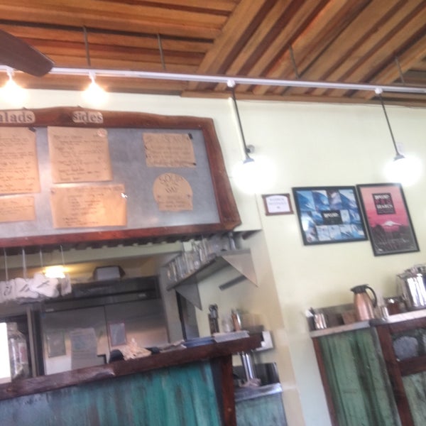 9/15/2017 tarihinde Luke S.ziyaretçi tarafından Beachside Coffee Bar &amp; Kitchen'de çekilen fotoğraf