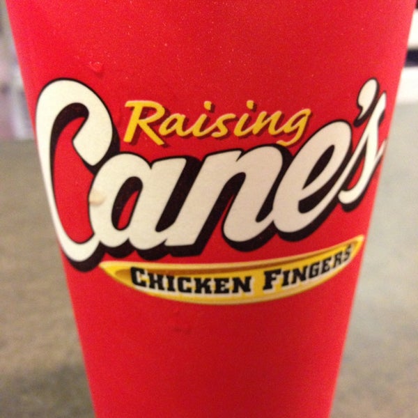 Снимок сделан в Raising Cane&#39;s Chicken Fingers пользователем Robert P. 2/5/2013