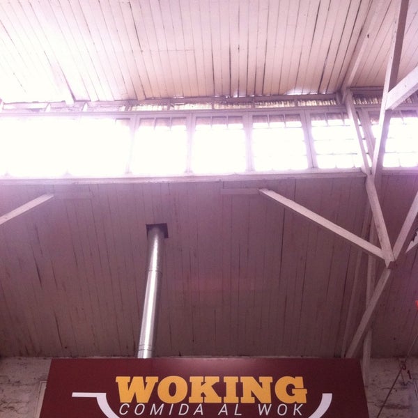 Foto tirada no(a) Woking Restaurant por Alfredo C. em 6/22/2014