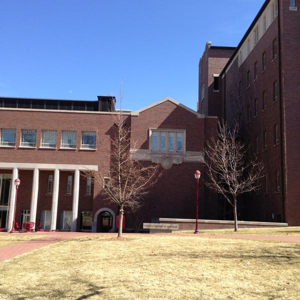 Foto tirada no(a) Daniels College of Business por Jim H. em 3/19/2013