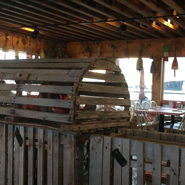 Estes Lobster House Seafood Restaurant in Harpswell