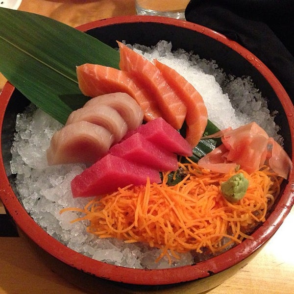 Foto diambil di Sushi Cafe &amp; Shilla Korean Restaurant oleh Tengsong N. pada 3/16/2013