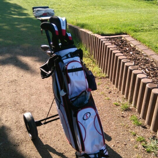 5/8/2016 tarihinde Yvonne H.ziyaretçi tarafından Golf-Club Golf Range Frankfurt Bernd Hess e.K.'de çekilen fotoğraf