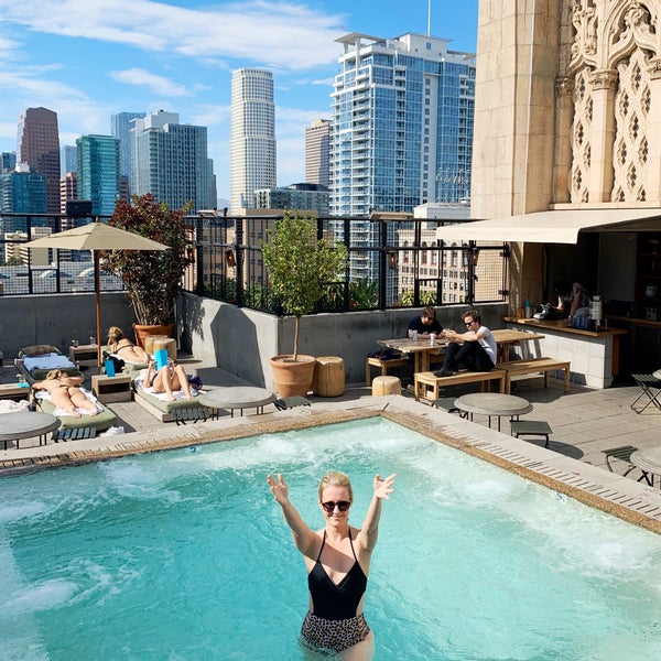 Foto scattata a Upstairs Rooftop Lounge at Ace Hotel da Keegan J. il 9/25/2019