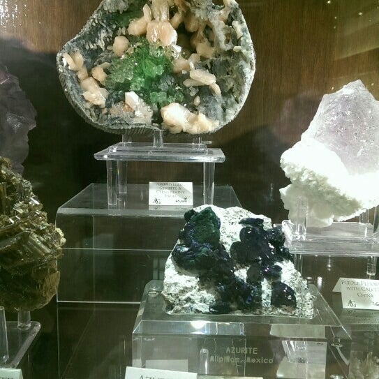 Photo taken at Astro Gallery of Gems by Kelli M. on 7/9/2015