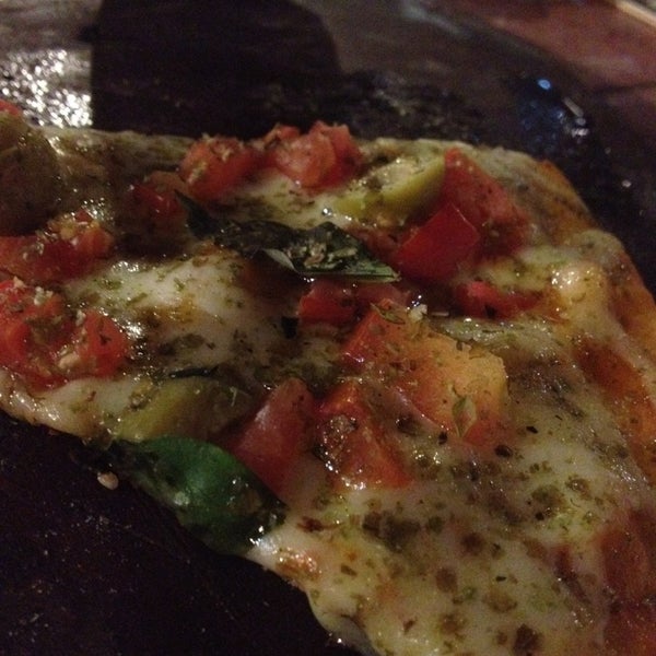 Снимок сделан в Tatati Pizza Gourmet пользователем Diego V. 3/11/2013
