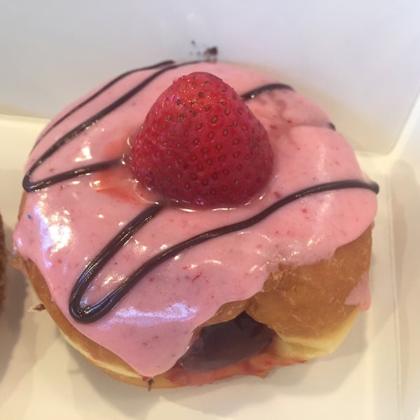 Foto tirada no(a) Gonutz with Donuts por Megan T. em 10/7/2017