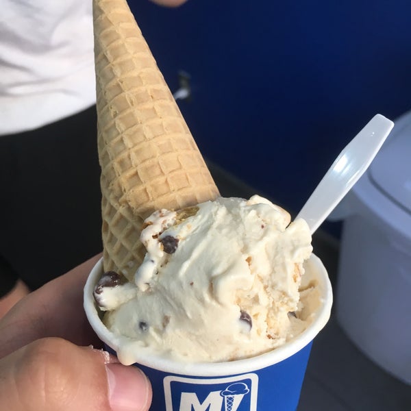 Das Foto wurde bei Mikey Likes It Ice Cream von Jake Y. am 7/16/2017 aufgenommen