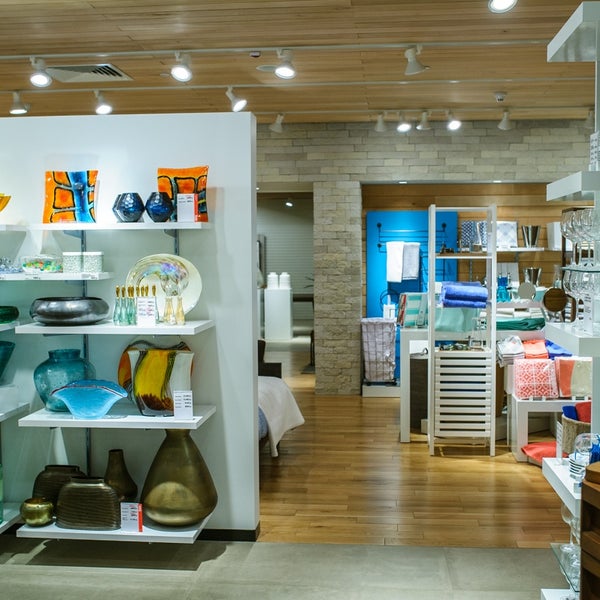 Photo taken at Crate &amp; Barrel by Crate &amp; Barrel on 6/8/2015
