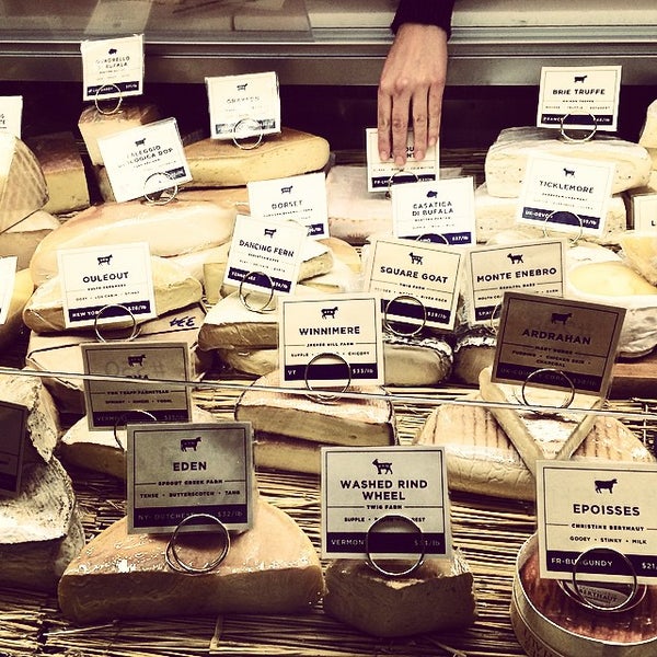 12/13/2014에 Adam G.님이 Campbell Cheese &amp; Grocery에서 찍은 사진