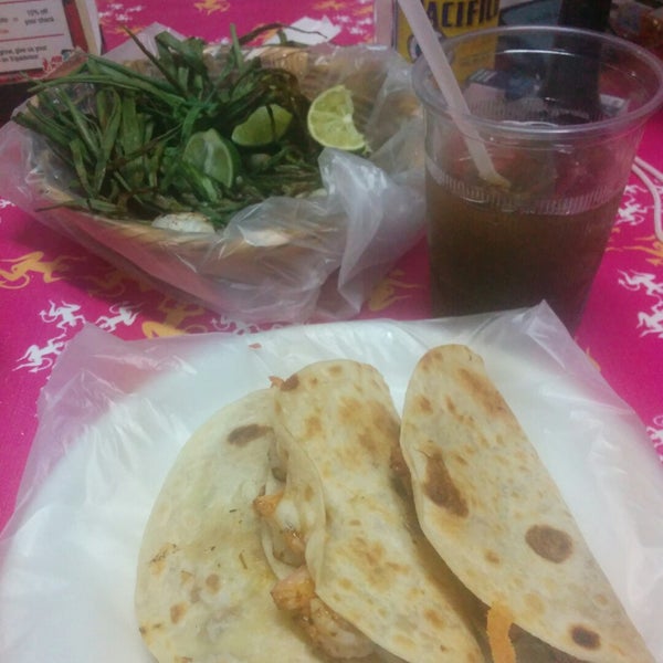 Callo de Almeja tacos, awesome! Friendly staff, great service! It's worth the drive out here.