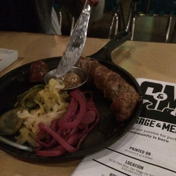 Photo prise au S&amp;M Sausage and Meat par Jason S. le4/26/2015
