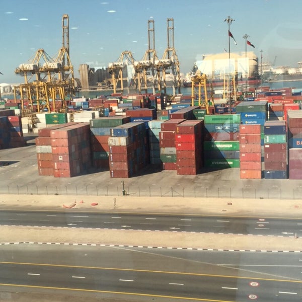 Jebel ali port. Jebel ali port