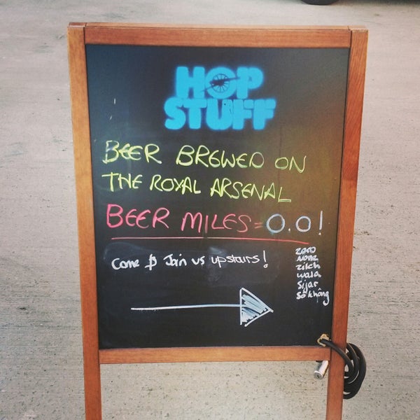 รูปภาพถ่ายที่ Hop Stuff Brewery โดย Michael E. เมื่อ 12/6/2014