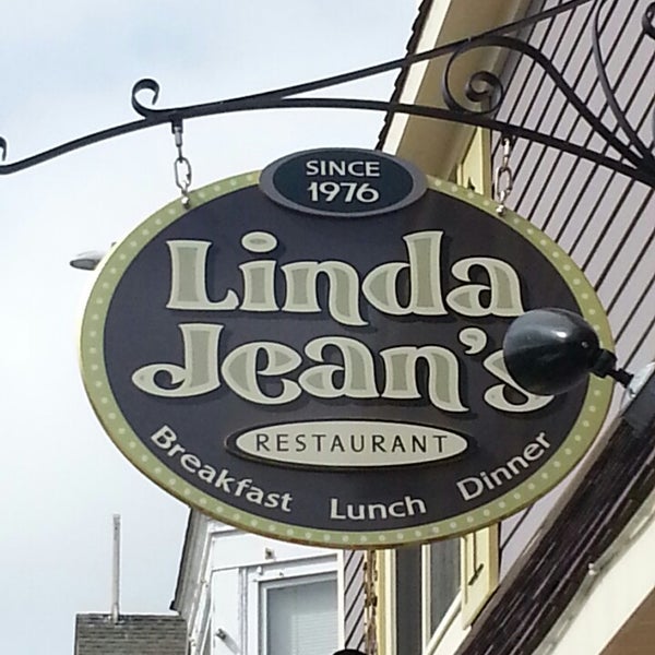 Photo taken at Linda Jean&#39;s Restaurant by Rob R. on 5/25/2014