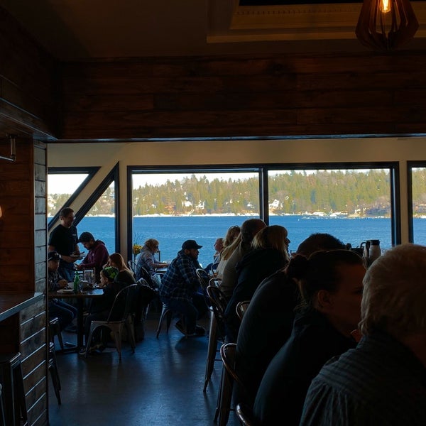 Photo taken at Lakefront Tap Room Bar &amp; Kitchen by Gary G. on 2/2/2020