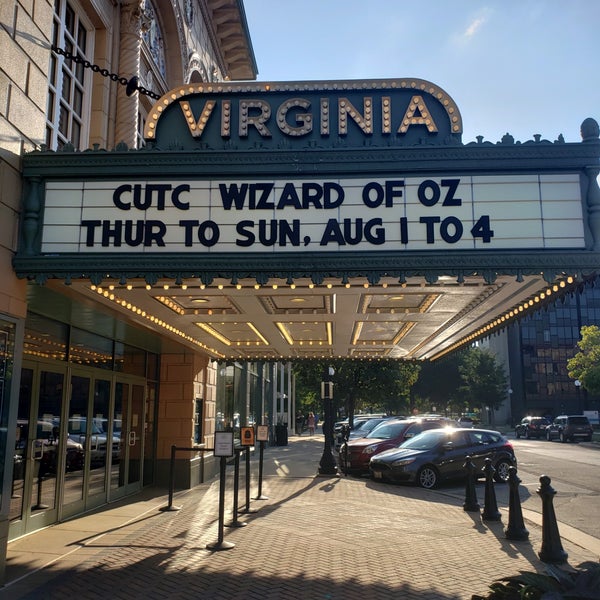 รูปภาพถ่ายที่ Virginia Theatre โดย Celine L. เมื่อ 8/2/2019