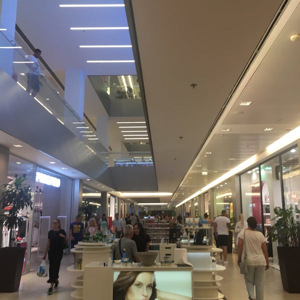 Foto diambil di Ušće Shopping Center oleh Onur pada 7/23/2019