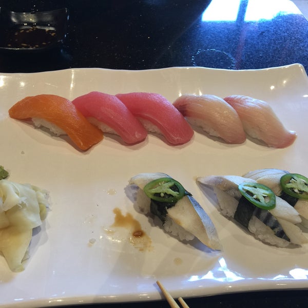 Das Foto wurde bei Sushi 88 &amp; Ramen von Abby B. am 6/14/2015 aufgenommen