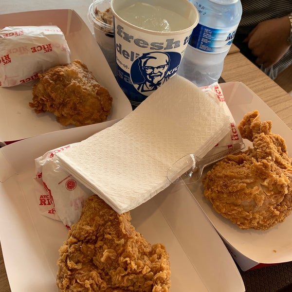 Uni rest kfc. Azerbaijan kfc amas boos. Владелец ростикс кфс. Кфс питерлэнд спб. Kfc.