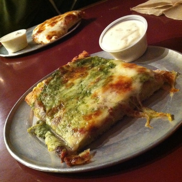 Foto tirada no(a) Upper Crust Pizza &amp; Pasta por Nick T. em 5/22/2014