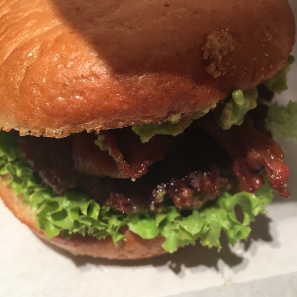 6/26/2016에 Tom H.님이 Ruff&#39;s Burger에서 찍은 사진