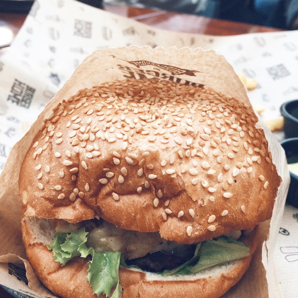Снимок сделан в Burger Home пользователем Burkay 10/30/2019