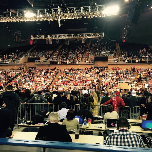 1/3/2016 tarihinde Jeff P.ziyaretçi tarafından Mississippi Coast Coliseum &amp; Convention Center'de çekilen fotoğraf