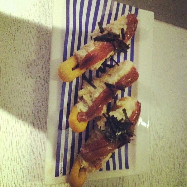 Foto diambil di Tiquismiquis Gastrobar&amp;Sushi oleh JoseJFL pada 11/30/2012