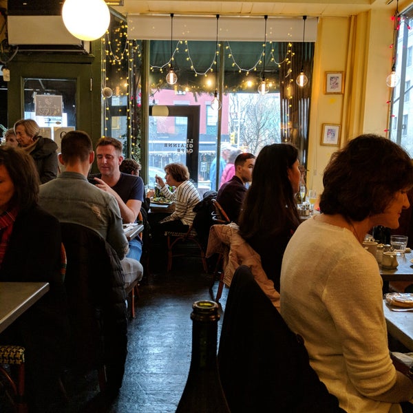 Photo taken at Le Grainne Cafe by Damien C. on 12/15/2018