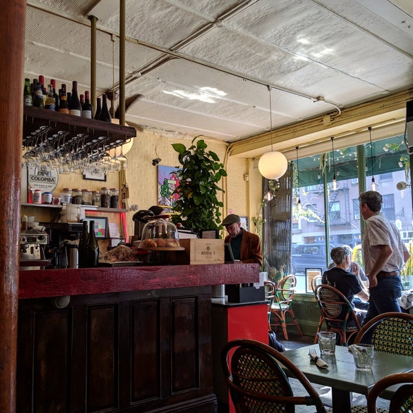 Photo taken at Le Grainne Cafe by Damien C. on 4/14/2019