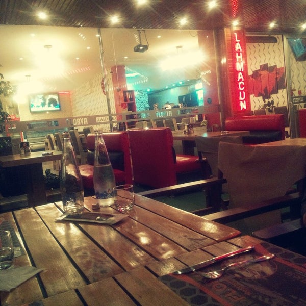 Foto diambil di Florya Café &amp; Restaurant oleh Mustafa Ç. pada 5/4/2015