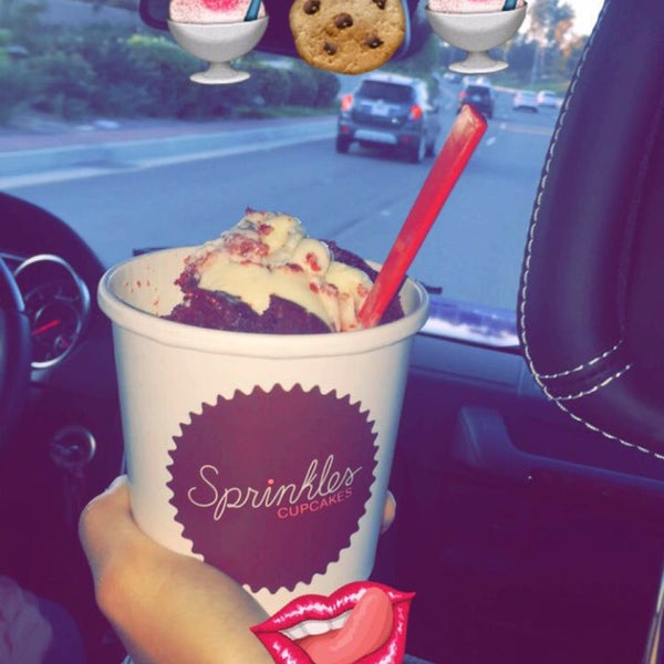 รูปภาพถ่ายที่ Sprinkles Ice Cream โดย F เมื่อ 8/13/2016