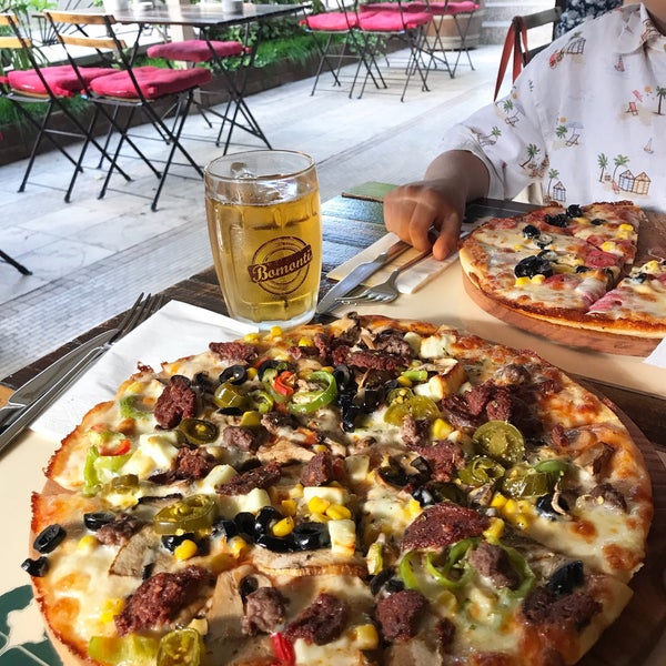 Das Foto wurde bei Hollywood Pizza von daktır ö. am 6/14/2019 aufgenommen
